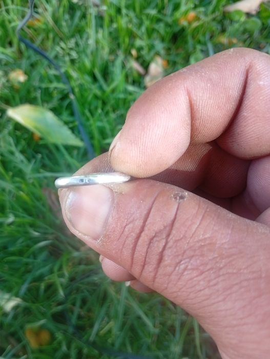 Tenho para vender 3 peças em prata , um pingente com a letra B, uma pulseira da hello Kitty, um anel