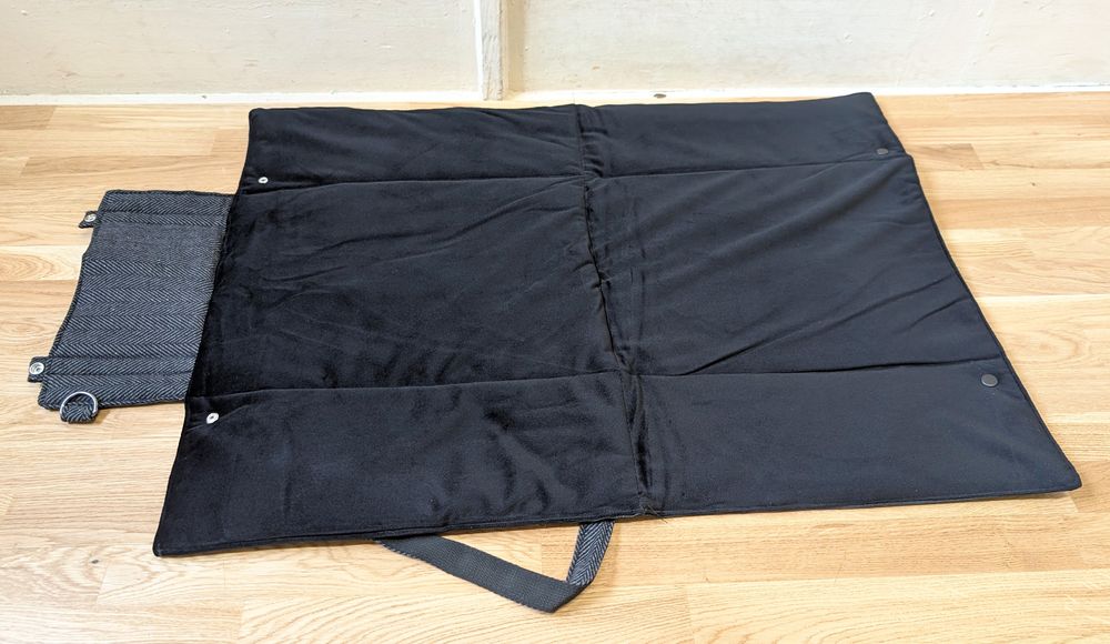 Nomad Tales Koc Mata Podróżna dla Psa 2w1 Ebony 80x60cm Spacery Podróż