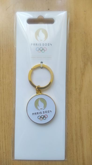 Продам брелок "Paris 2024"
