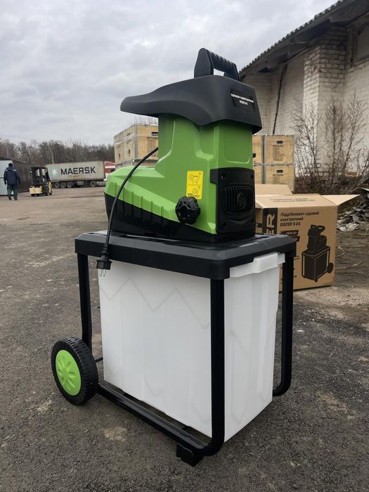 Подрібнювач гілок садовий електричний DOZER S-01