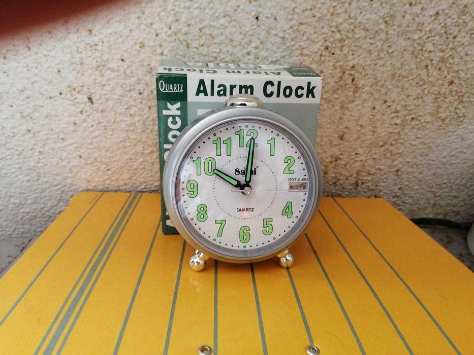 Large Alarm Clock64738260547970120