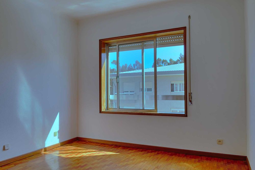 Apartamento T3 com 2 WC e garagem fechada junto às Portas da Maia