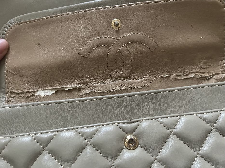 сумка сіро-бежевого кольору Chanel