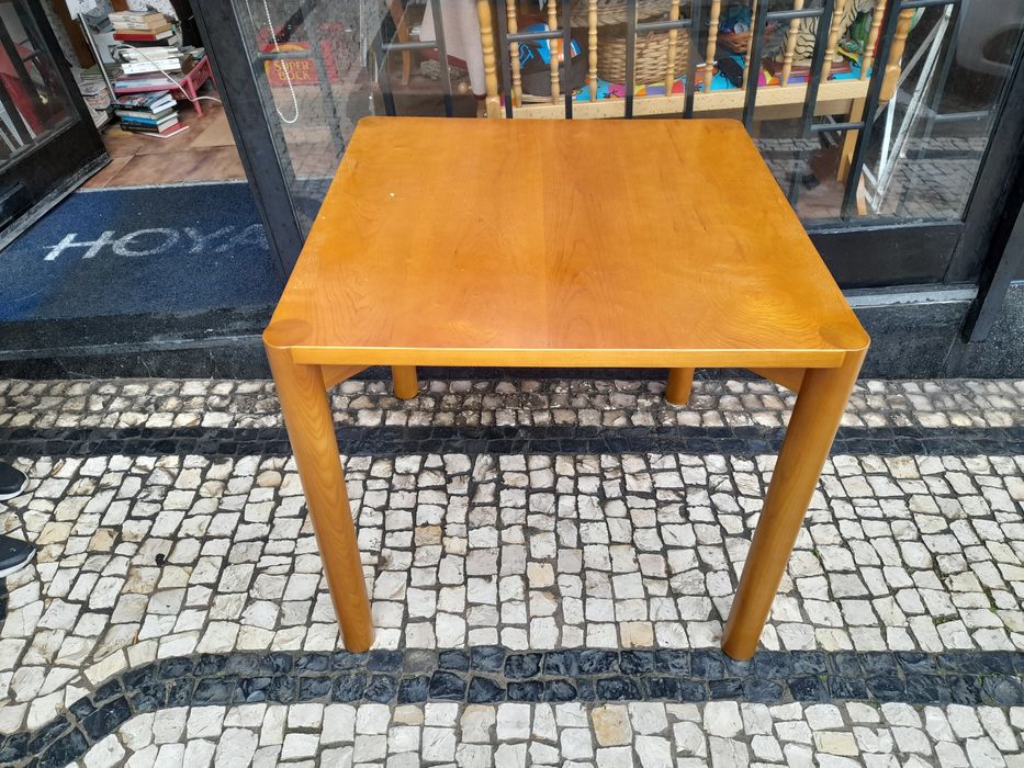 Mesa em Madeira maciça quadrada de jantar , café ou de apoio