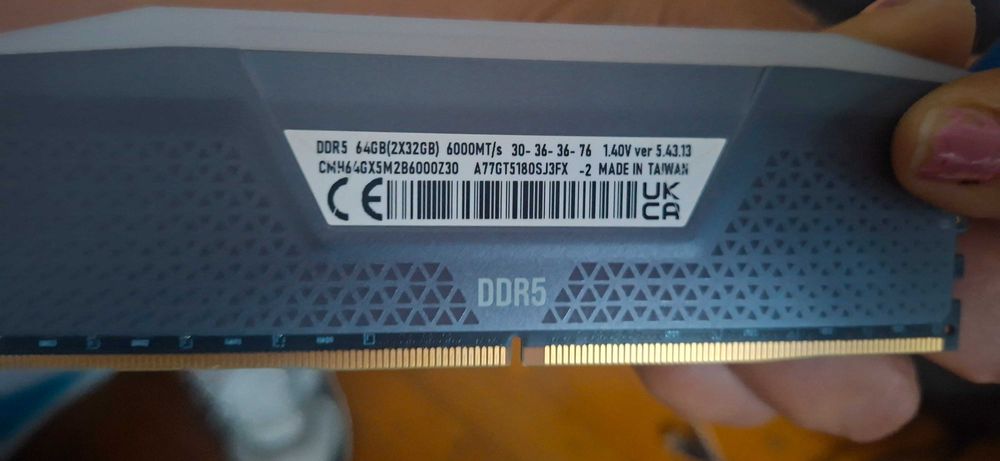 Corsair Vengeance RGB RAM 64GB (2x32GB) DDR5 6000MHz CL40 Intel XMP RGB c/ Garantia 2anos
