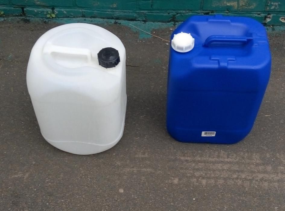 Каністри поліетиленові  20 літрові  б.в для дизельного пального.