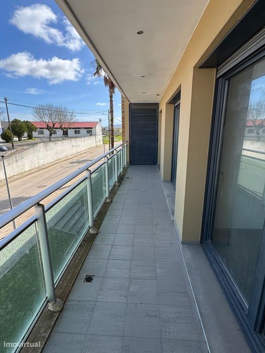 T4 com varanda, garagem e acessibilidade, 195m² — Campelos E Outeiro Da Cabeça, Lisboa