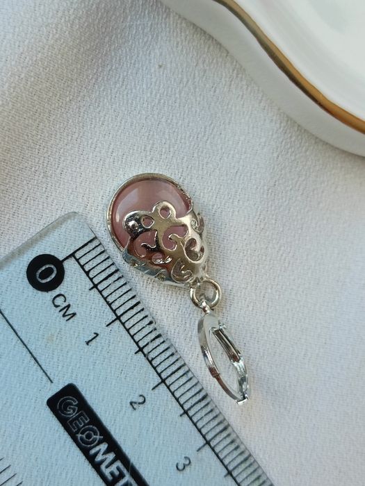 Srebrno różowe małe wisząca artystyczne kolczyki magia amulety
