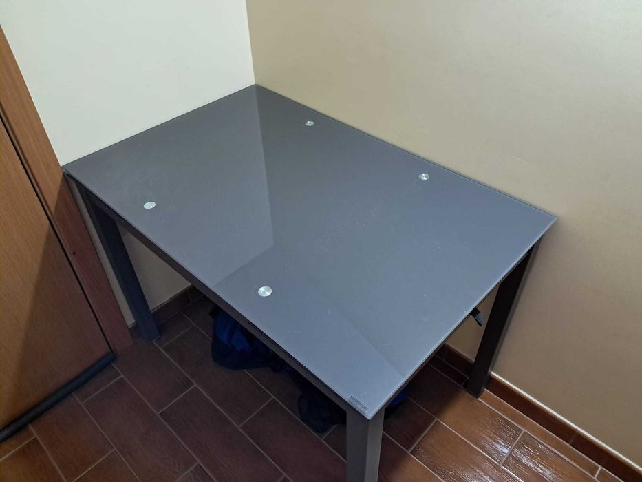 Mesa cinzenta homa