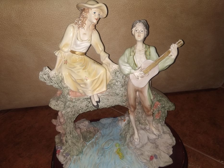 Estatueta Grande em marfinite