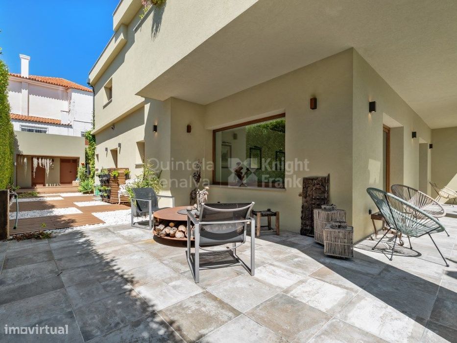 Moradia T4 com piscina para venda no Estoril