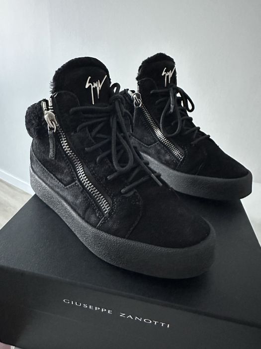 Кросівки на натуральному міху