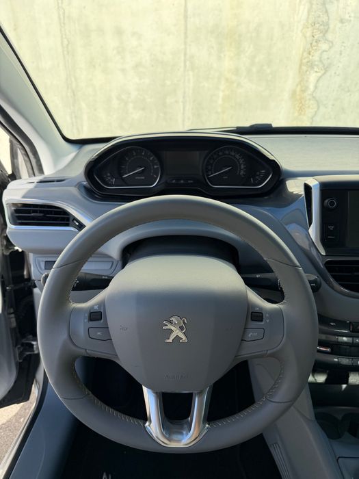 Peugeot 208 1.2vti