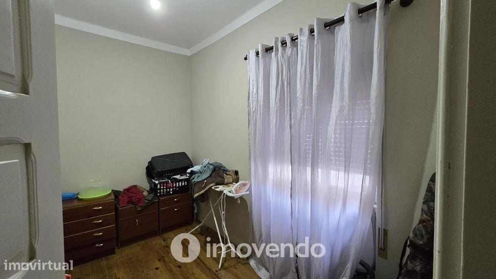 Prédio urbano, com três T4 e garagem, em Asseiceira, Tomar