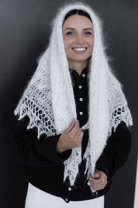 Chusta wełniana biała – Handmade z naturalnej wełny koziej