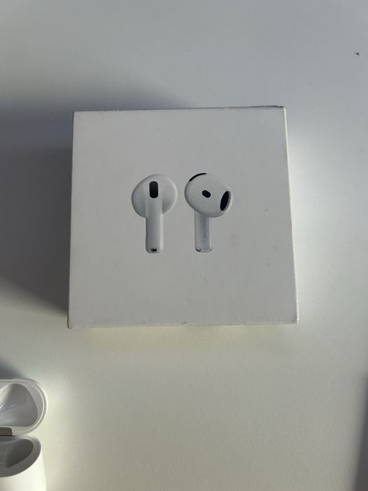 Apple AirPods 4 (2024)