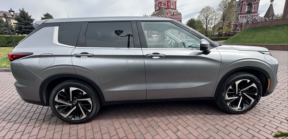 Продам Mitsubishi Outlander 2021 2022 2.5 передний привод 130.000 км