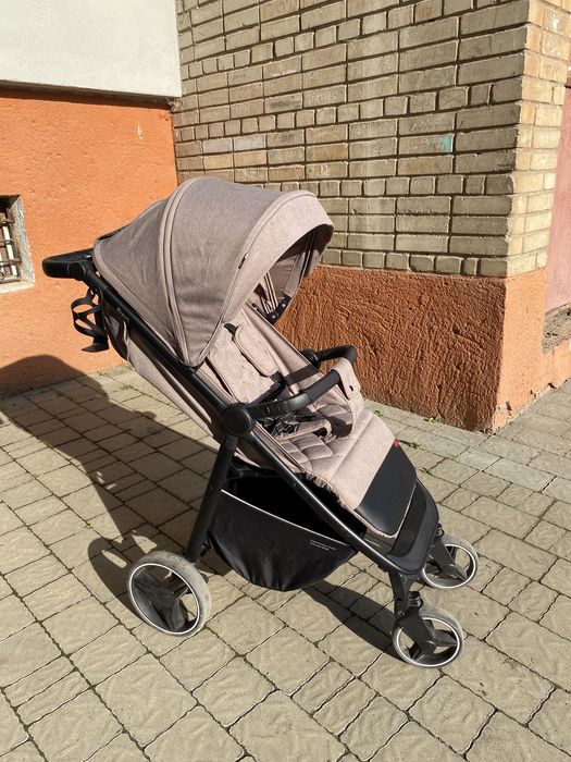 Прогулянкова коляска Carrello Bravo бежева візочок прогулка