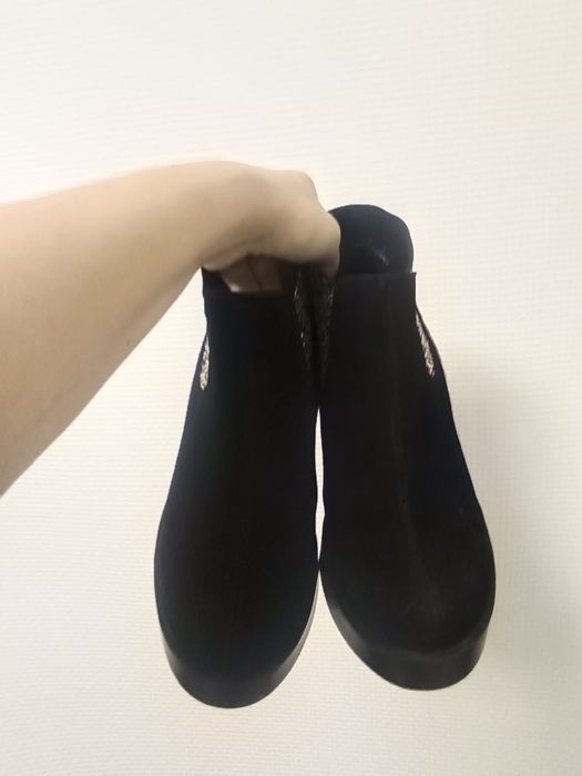 Чорні ботильйони натуральний замш, жіноче взуття, утеплені з камінцями