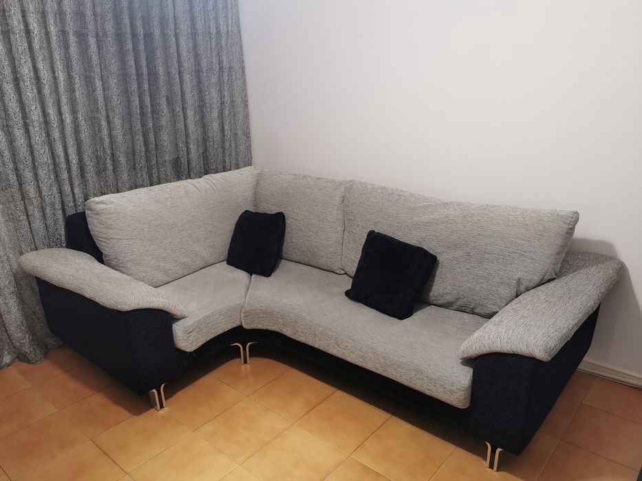 Sofá (canto) em tecido cinza e preto