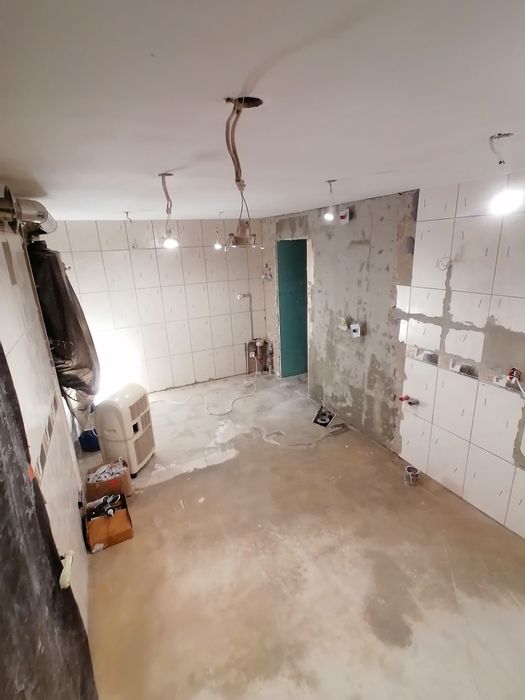 Wykonczenia wnętrz, remonty.