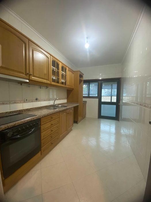 Apartamento T1+1 Centro de Lamas Garagem Individual Fechada