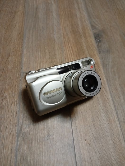 Фотоапарат Olympus Superzzom 80G.