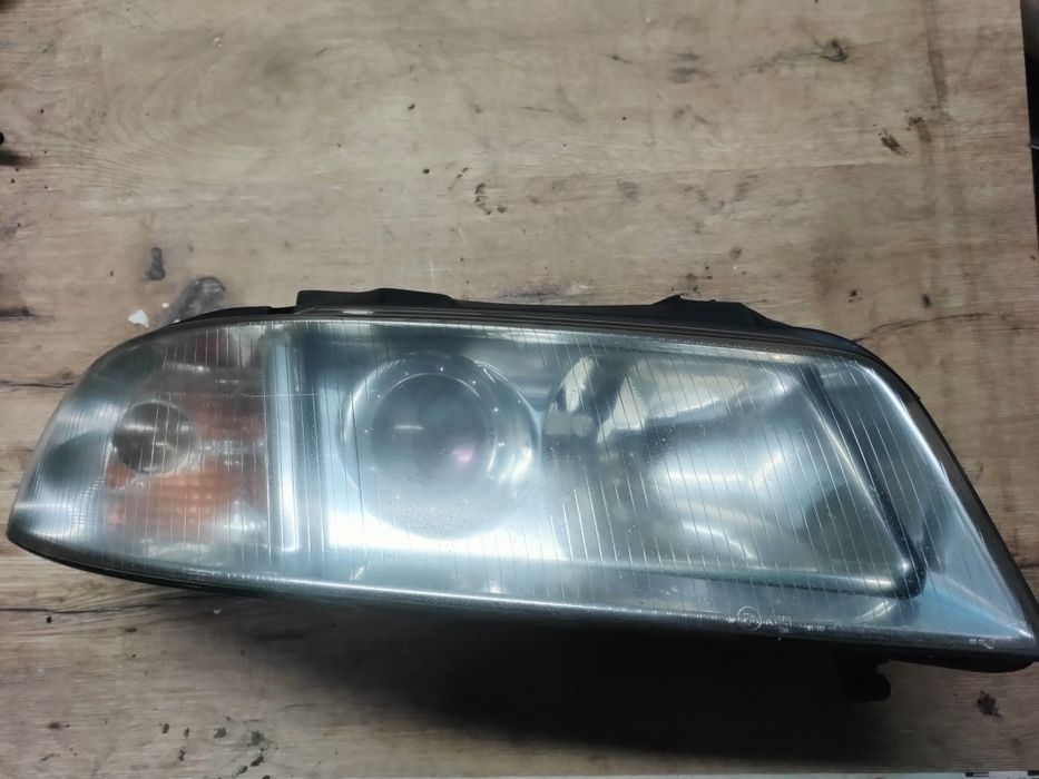 Audi A4 B5 FL reflektor lampa prawa przód soczewka H7