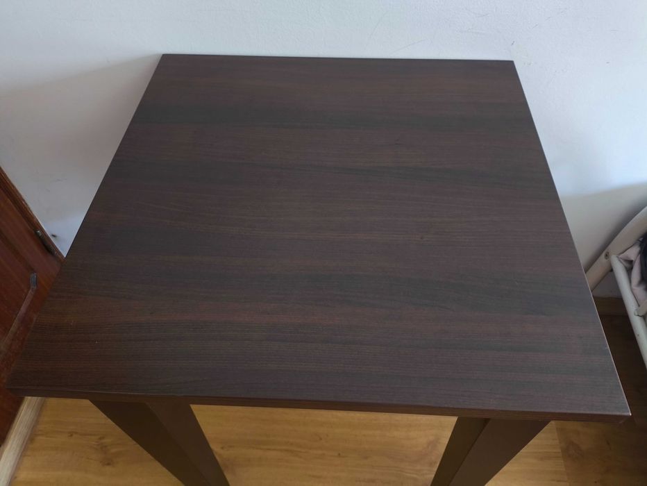 2 mesas quadradas 60x60 15 euros cada