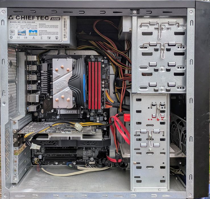 Потужний домашній комп'ютер ПК для ігор та роботи