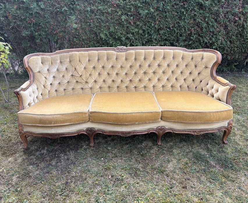 Stylowa kanapa ludwikowska / Sofa 3-osobowa w stylu Ludwika XV (Miodowy Welur/Aksamit)