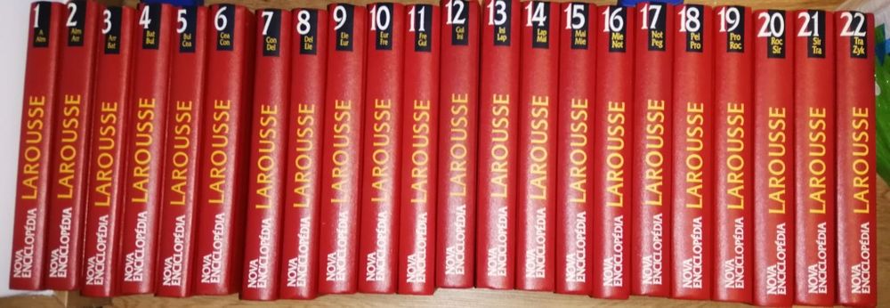 Conjunto de enciclopédias Larousse