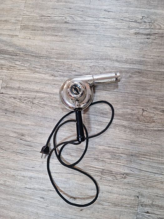 Suszarka AEG działająca zabytek