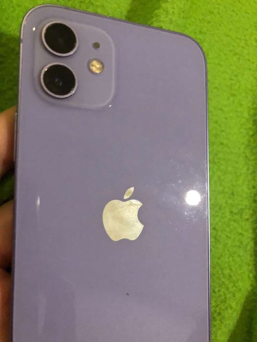 iPhone 12, em ótimo estado