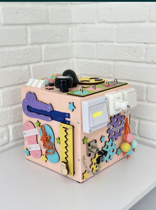 Бізікуб Бізіборд