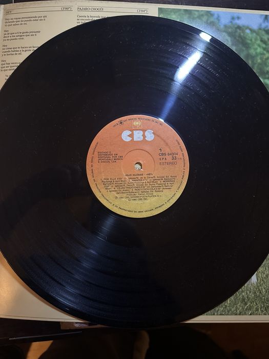 2 Discos Vinil Júlio Iglesias – “Hey!” + “Tributo a Julio Iglesias” | LPs Originais