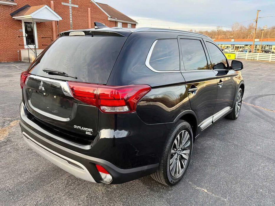 Mitsubishi Outlander SEL      2020