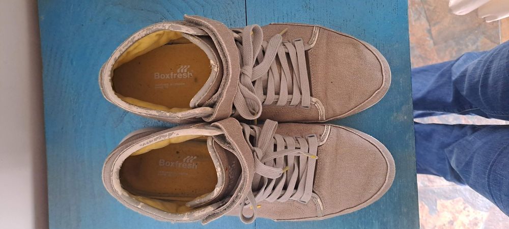 Sapatilhas, modelo Boxfresh Swich Blok
Tam 43