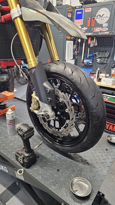Aprilia Dorsoduro 750 Factory Troca por Carrinha 3L