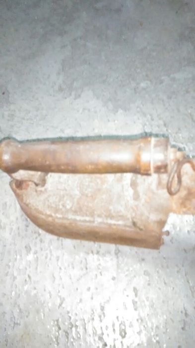 Ferro antigo de alfaiate com chaminé alta