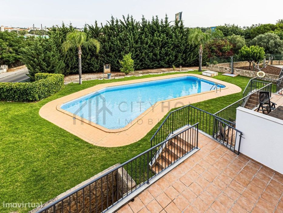 Moradia Duplex com 3 quartos, garagem e piscina