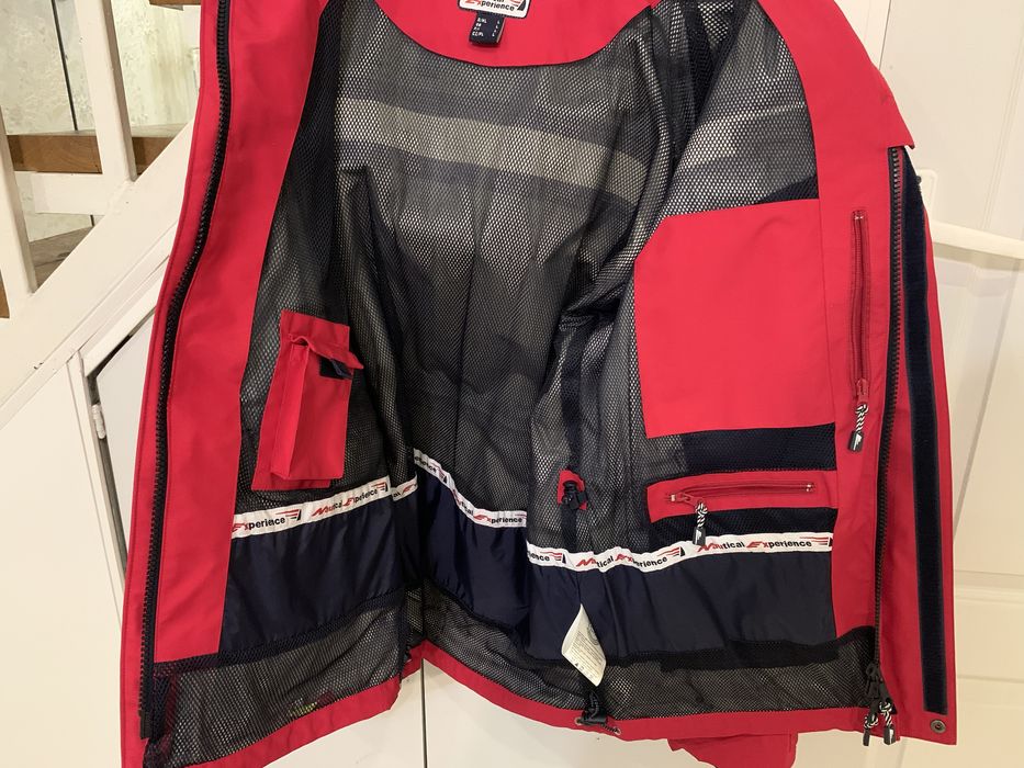 водонепроникна куртка.