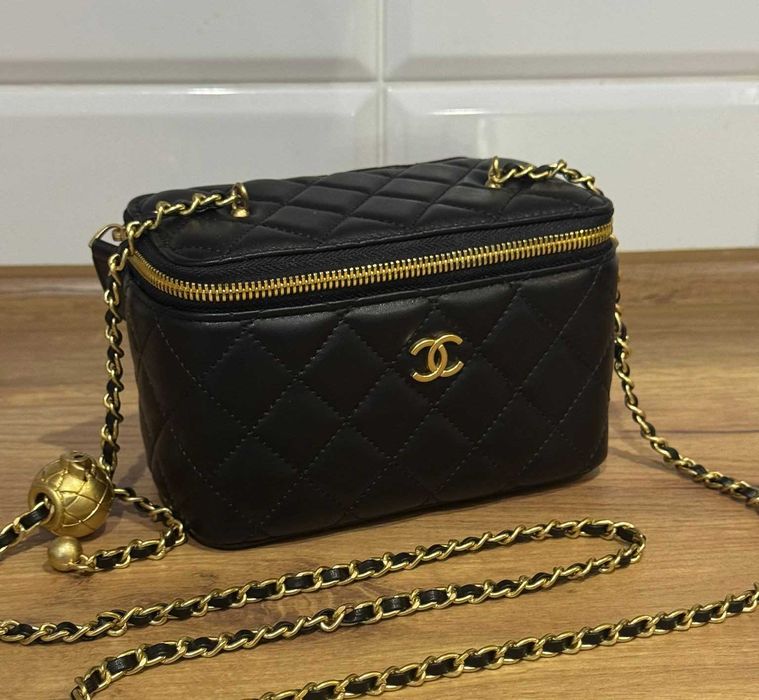 Czarna elegancka torebka – pikowany fason