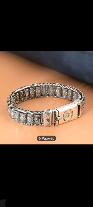 Браслет на руку.