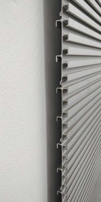 Perfil de Alumínio Multi-Sistema para Exposição de Loja | 2 m | Oferta de Bloqueadores Antirroubo