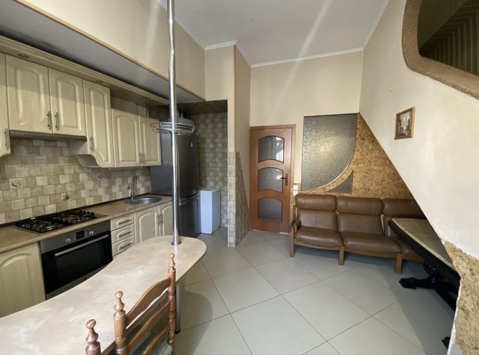 Оренда 3-кім квартири особнякового типу в центрі м.Стрий