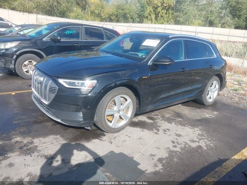 Крило переднє ліве праве крила в зборі LY9T код краски розборка підкрилок Audi E tron Етрон Ятрон