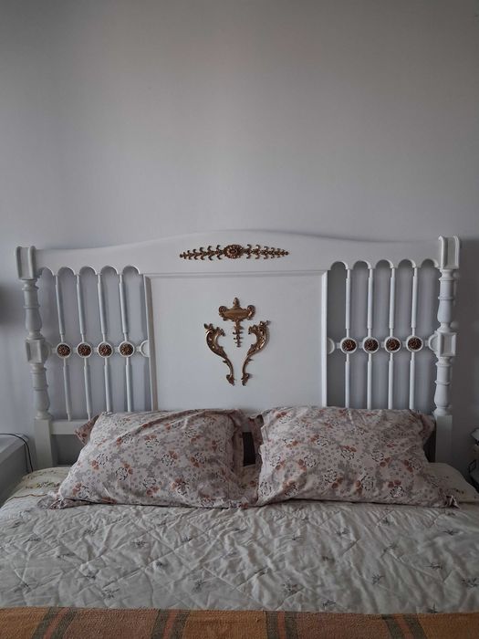 Cama de casal com cómoda