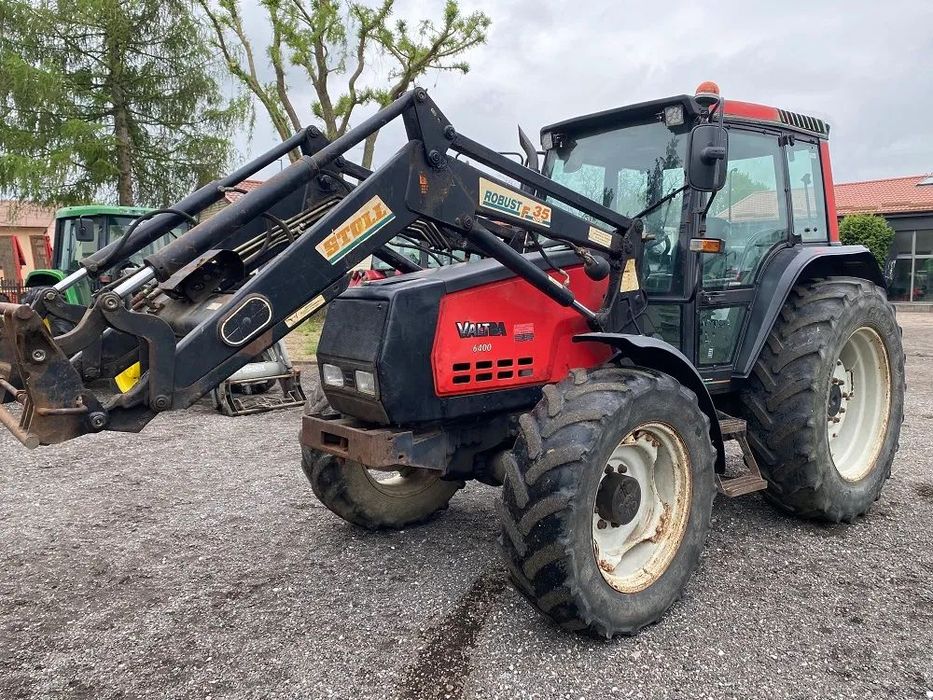 Valtra 6400 z ładowaczem Stoll
