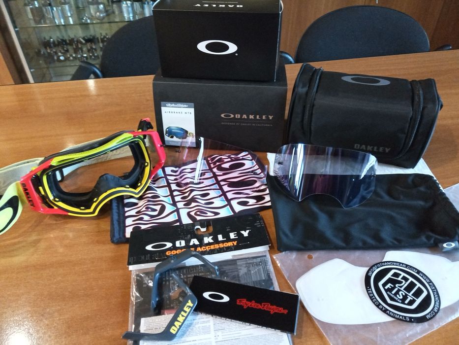 Oakley Airbrake x Troy Lee Designs